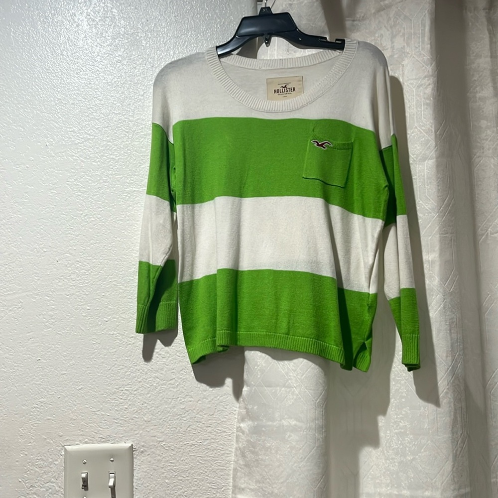 Hollister sweater size Medium